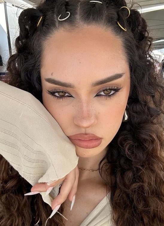 Svi su opsednuti šminkom Daniele Avanzini iz KATSEYE, a mi znamo kako da je rekreirate