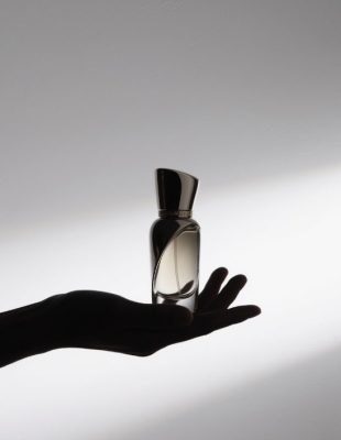 Vodič za pravilno nanošenje parfema: Saveti za postojan miris i mirisni bonton