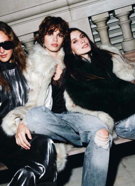 Svetlucave farmerke su ključni komad party sezone, a evo kako da ih stilizujete