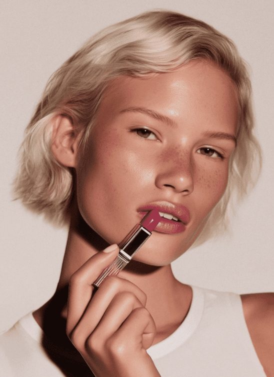 Mlečno-ružičaste usne su viralni makeup trend, a evo kako da ga rekreirate