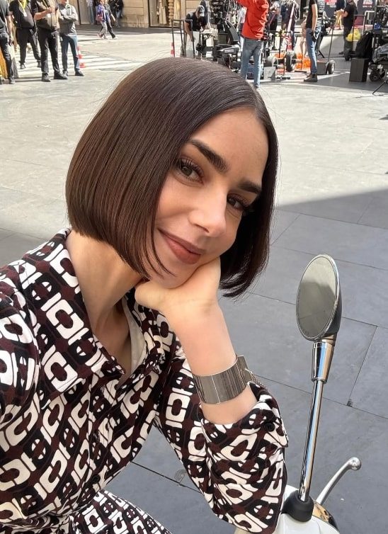 Rekreiramo šminku “Emily in Paris” inspirisanu ikonama devedesetih