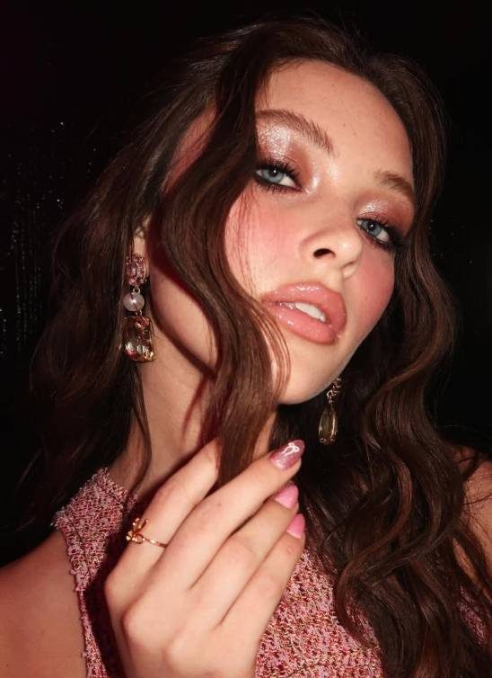 Kako da postigneš party girl makeup look za Novu godinu