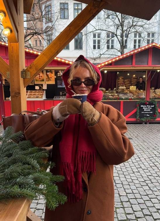 Šal je ove zime alternativa kapama, a evo kako da ga nosite