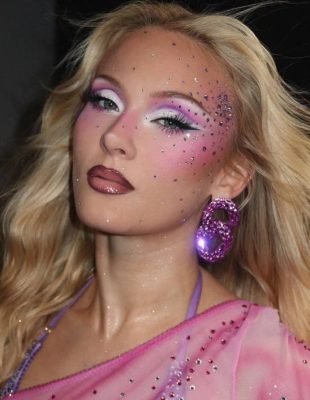 Zaboravite minimalizam: Senke za oči u boji se vraćaju u velikom stilu