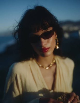 Slojevito nanošenje parfema će biti trend u 2026, a evo kako da izgradite sopstveni mirisni potpis