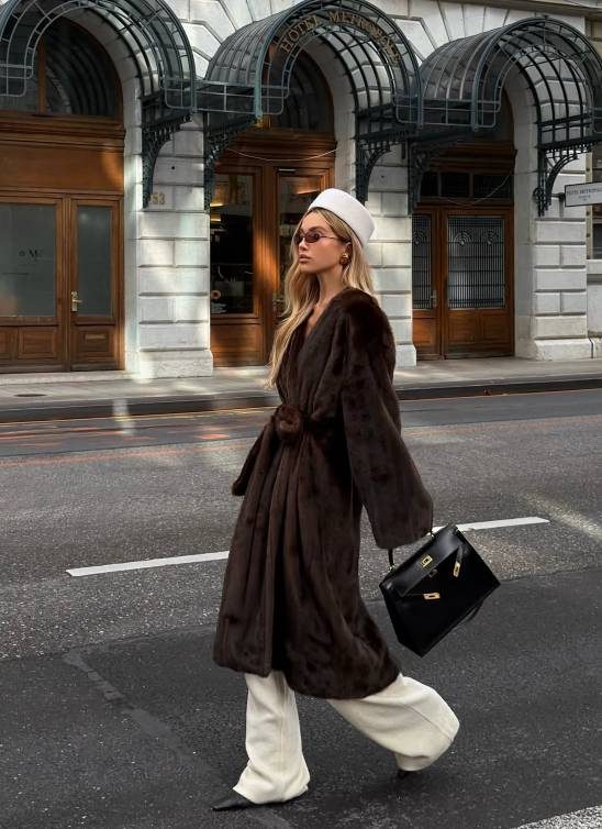 Vodič kroz boje u trendu za zimu 2026. koje ćete želeti da nosite svaki dan