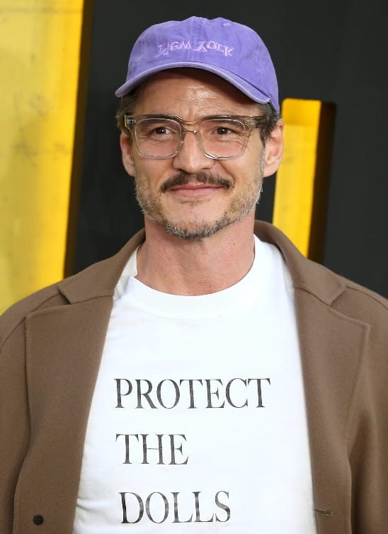 Majica “Protect the Dolls” je aktuelni fenomen na mrežama – upoznajte dizajnera koji stoji iza nje