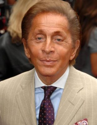 “Valentino crvena” je više od nijanse: Priča o čuvenom dizajneru i njegovom potpisu