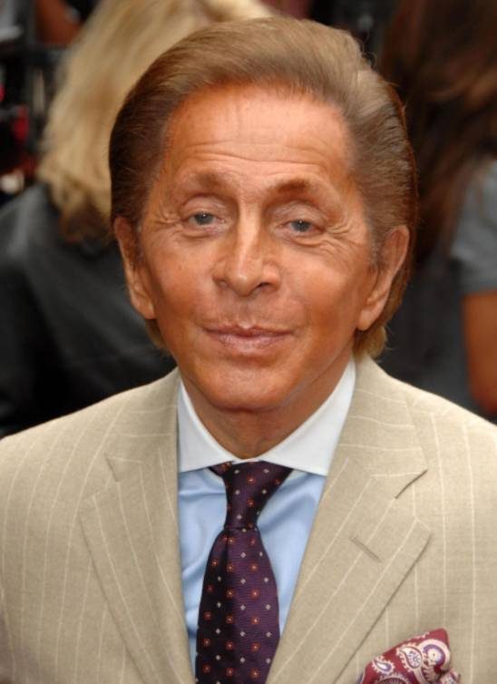 “Valentino crvena” je više od nijanse: Priča o čuvenom dizajneru i njegovom potpisu