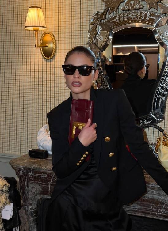 Vosak za kosu u stiku: Kako se koristi i 7 frizura koje vredi isprobati