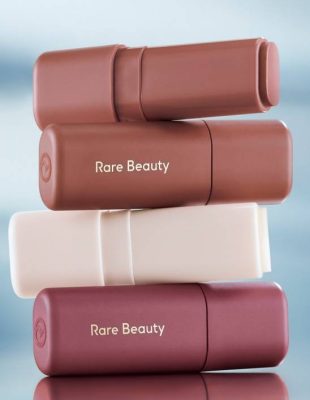 Novi Rare Beauty lip butter je sve što želite od balzama plus diskretan sjaj