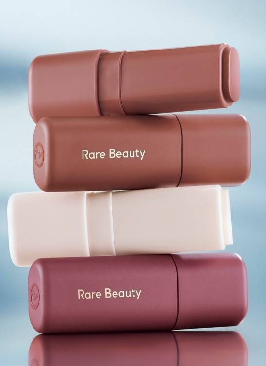 Novi Rare Beauty lip butter je sve što želite od balzama plus diskretan sjaj