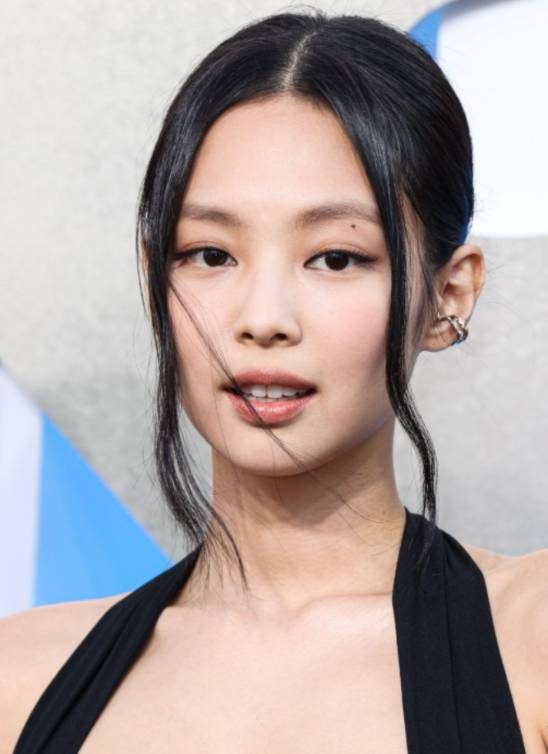 Jennie Kim nosi Maison Margiela (i otvara pitanje: šta je danas Margielina anonimnost?)