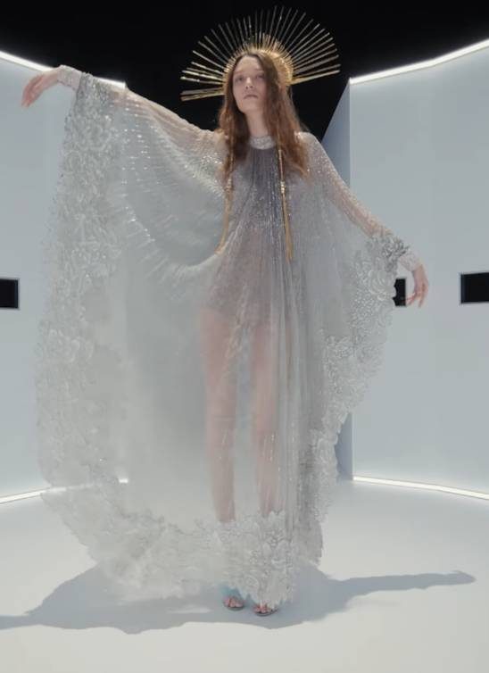 Valentino couture revija pokazala je da nasleđe brenda u pravim rukama