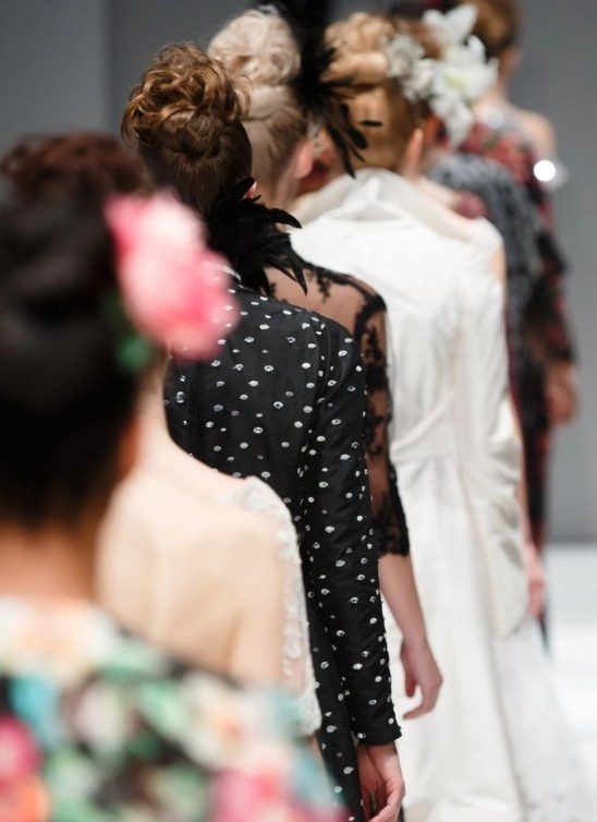 Pariz je već poslao poruku: Couture trendovi koji definišu 2026.