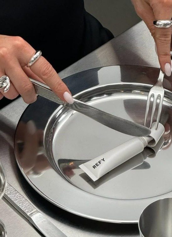 Skincare Dinner: Zašto TikTok veruje da lepa koža počinje za trpezom?