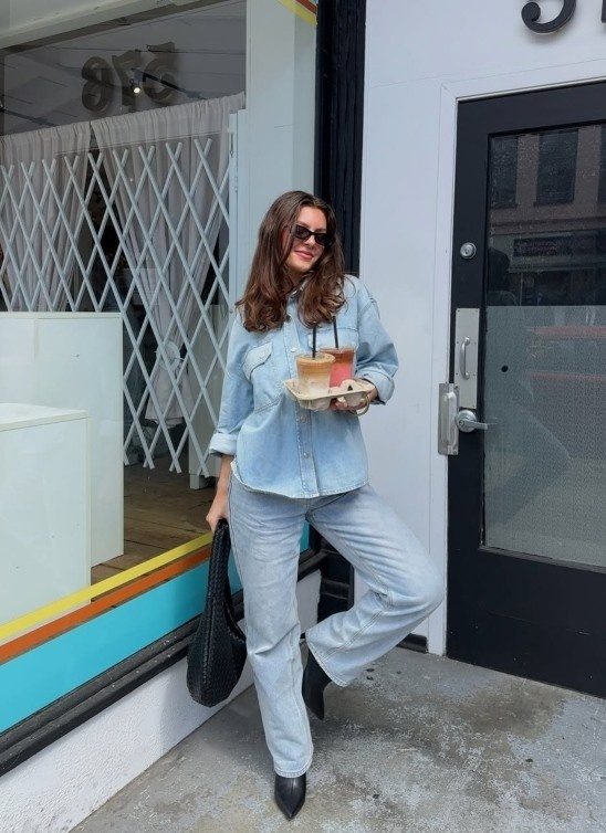 Posle baggy ere, farmerke u 2026. imaju suženiju siluetu