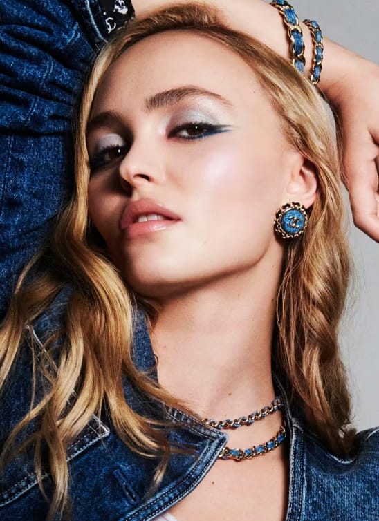 Chanel COCO Denim makeup kolekcija je novi “cool girl” beauty moment sa Lily-Rose Depp u glavnoj ulozi