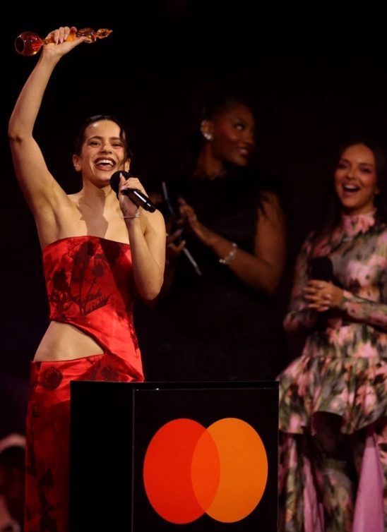 BRIT Awards 2026: Nastupi, pobednici i “rising” imena koja Srbija već strimuje