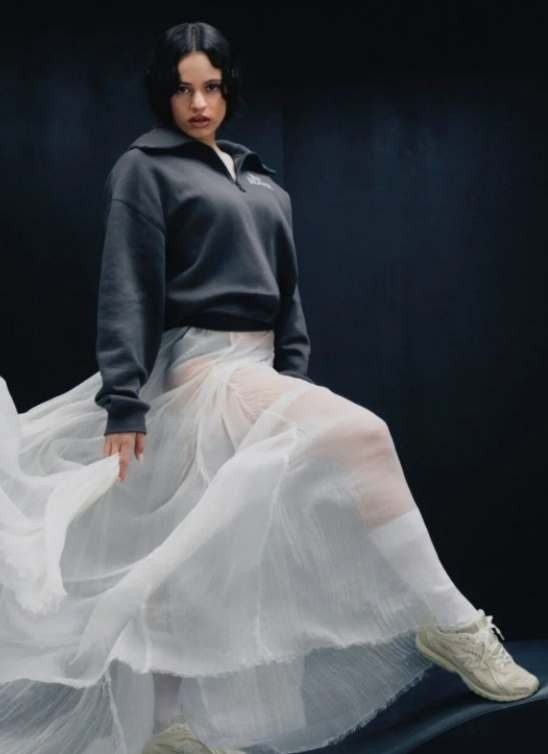 ROSALÍA je lice New Balance kampanje za model 204L