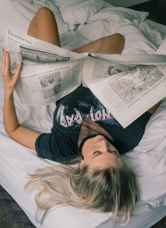 Prvi collab predstave i žurke u Beogradu: „Ostrvo devica“ i DJ Mećava na Dorćol Platzu