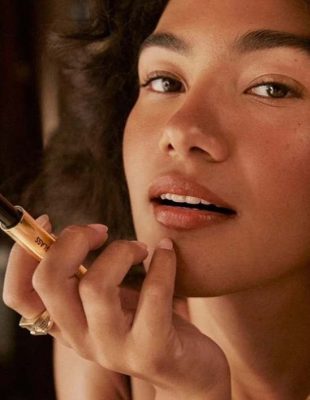 Olivia Dean postaje novo zaštitno lice brenda Hourglass