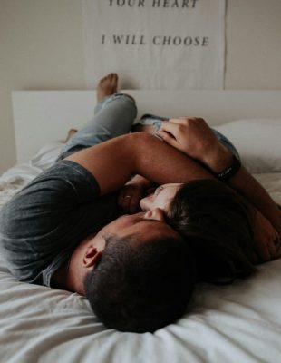 Kada želite bliskost, a ne performans: Bočne seks poze koje olakšavaju sve