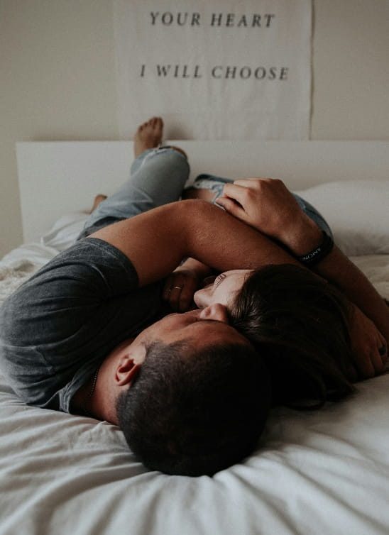 Kada želite bliskost, a ne performans: Bočne seks poze koje olakšavaju sve