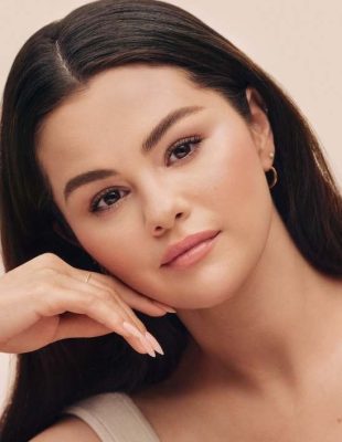 Blur efekat u bočici: Rare Beauty predstavlja puder koji briše nesavršenosti