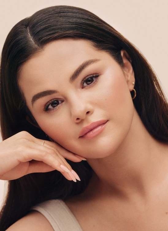 Blur efekat u bočici: Rare Beauty predstavlja puder koji briše nesavršenosti