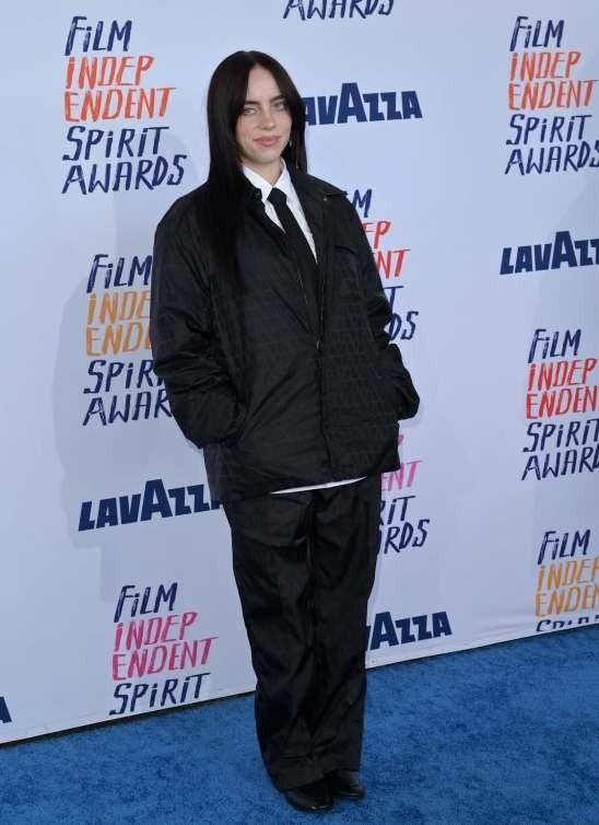 Billie Eilish ulazi u filmski svet glavnom ulogom u ekranizaciji romana “Stakleno zvono”