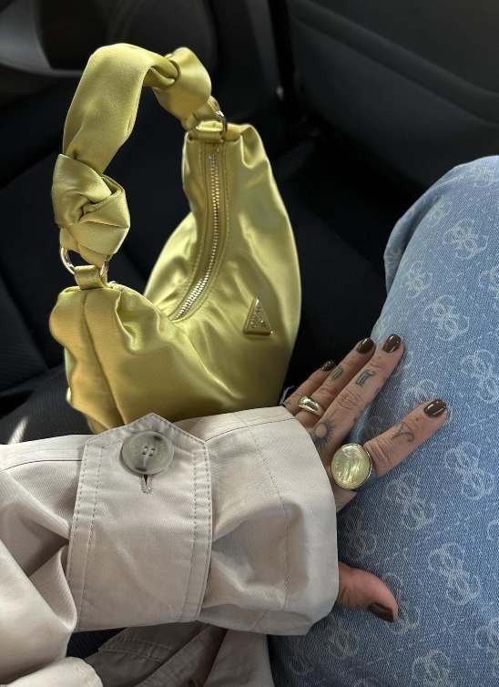 Aksesoar sezone? Satenska torba koju nosimo i u dnevnim kombinacijama
