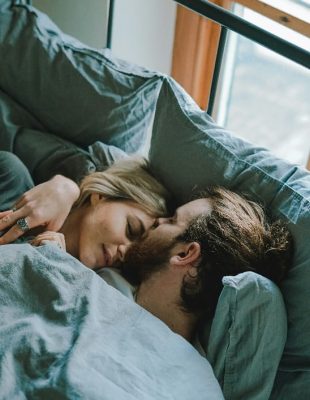 Prestanite da pokušavate da budete „dobri u krevetu“ – i prepustite se iskustvu