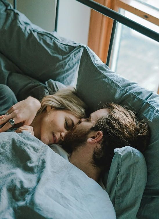 Prestanite da pokušavate da budete „dobri u krevetu“ – i prepustite se iskustvu