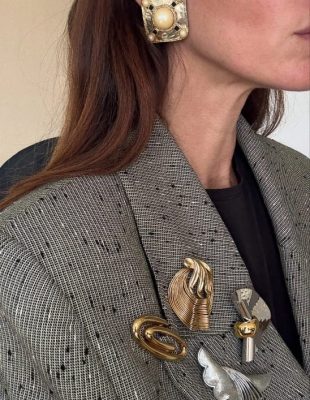 Ponovo se nose broševi, a evo kako ih stilizujemo