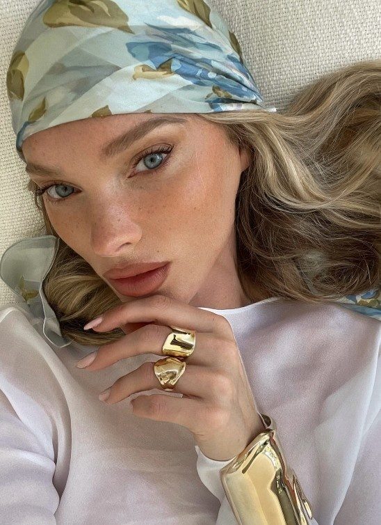 Kako da nosite bandanu ovog proleća na 7 načina