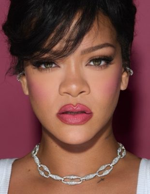 Rihanna i Fenty Beauty predstavljaju rumenilo koje traje satima