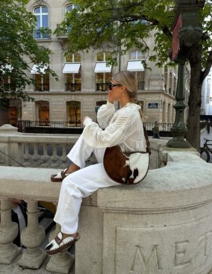 Bele farmerke su opet glavna tema – evo kako se nose ovog proleća