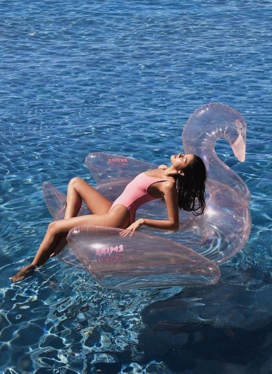 SKIMS je spojio minimalizam i letnju igru – i ispalo je genijalno