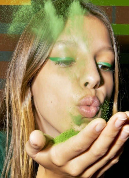 Puderi u boji: Vodič kroz nijanse i kako se koriste