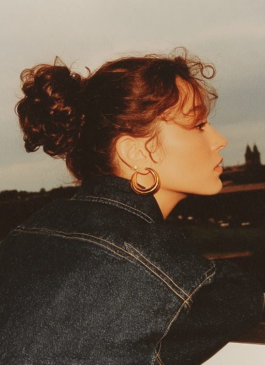 Nostalgija kao “sigurna zona”: Šta zapravo tražimo kad gledamo unazad